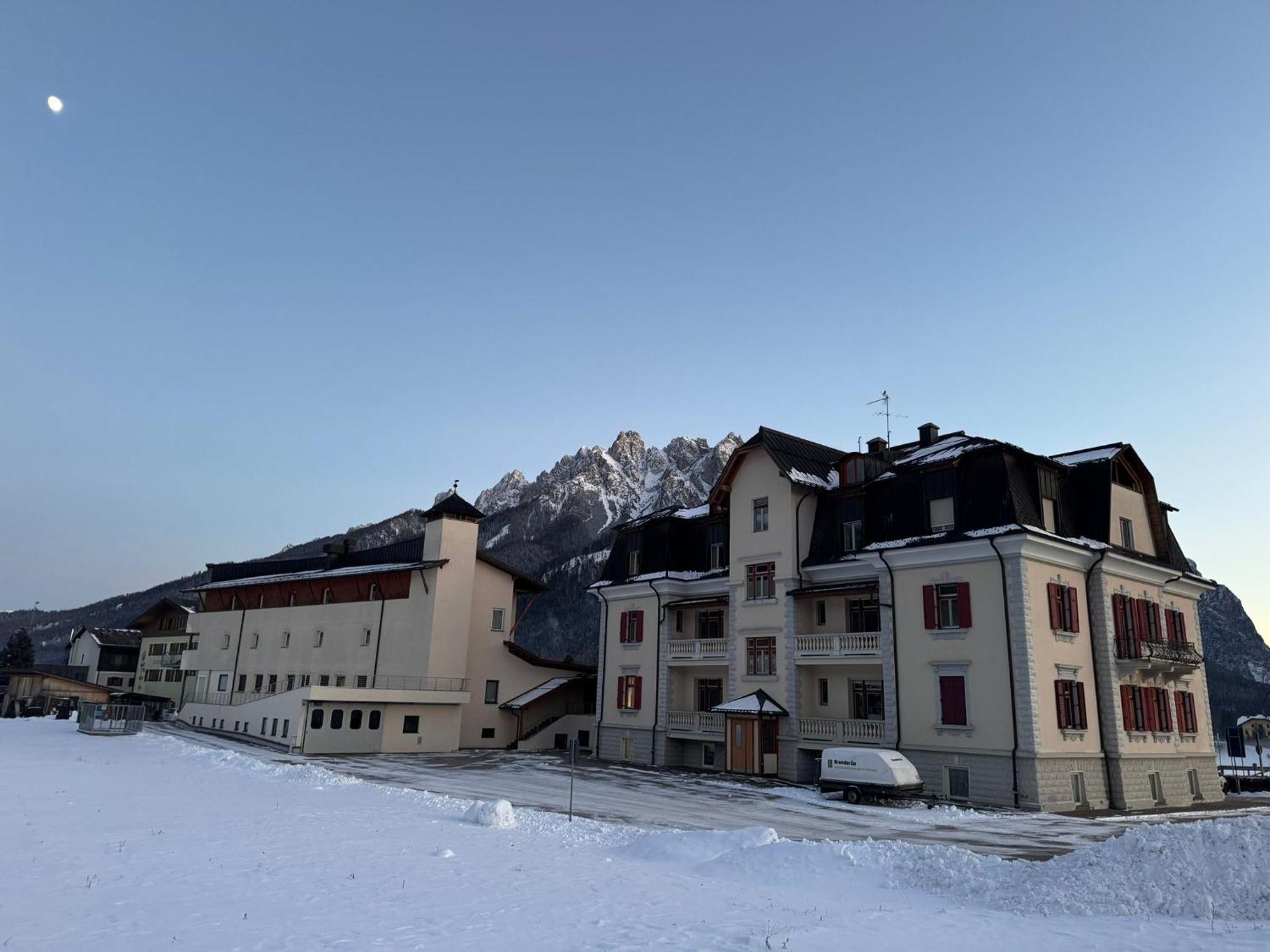 Hotel Savoia Dobbiaco Exterior photo